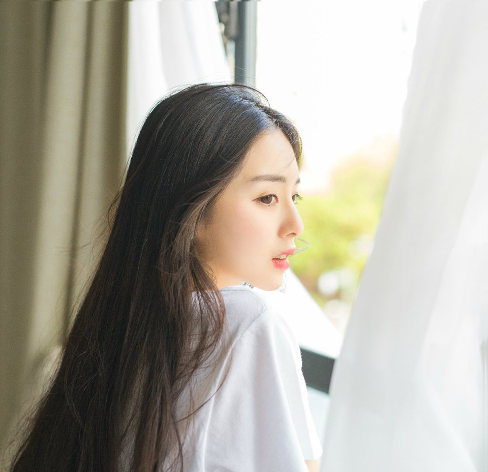 “我已命人将你妻子接走，秋毫无犯。”法正淡然道。